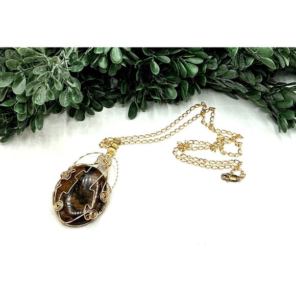 Tigers Eye Pendant Necklace With Gold Wire Wrap and Chain - Picture 1 of 5
